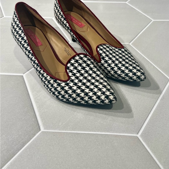 Isaac Mizrahi Black & White Houndstooth Pumps with Burgundy Trim - Picture 4 of 4